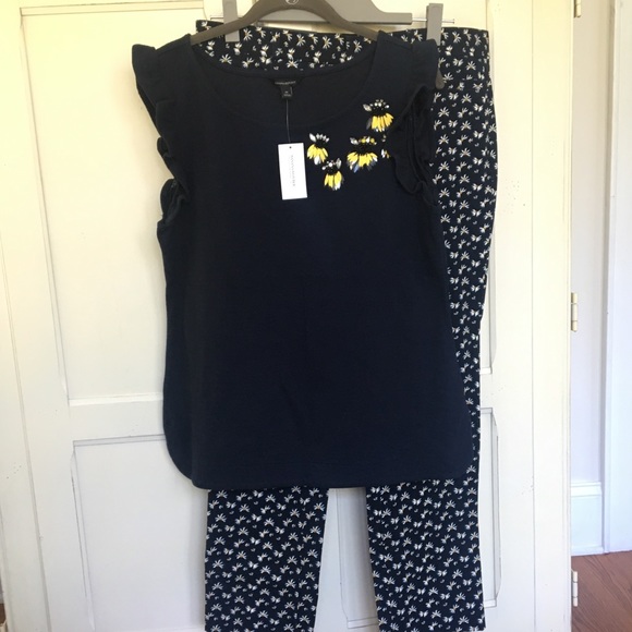 Banana Republic Daisy Detail Ruffle Sleeve Top - Picture 6 of 8